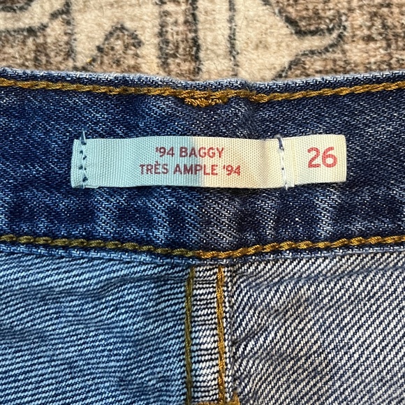 Levi’s '94 Baggy Jeans - Size 26 Medium Wash - Picture 5 of 9